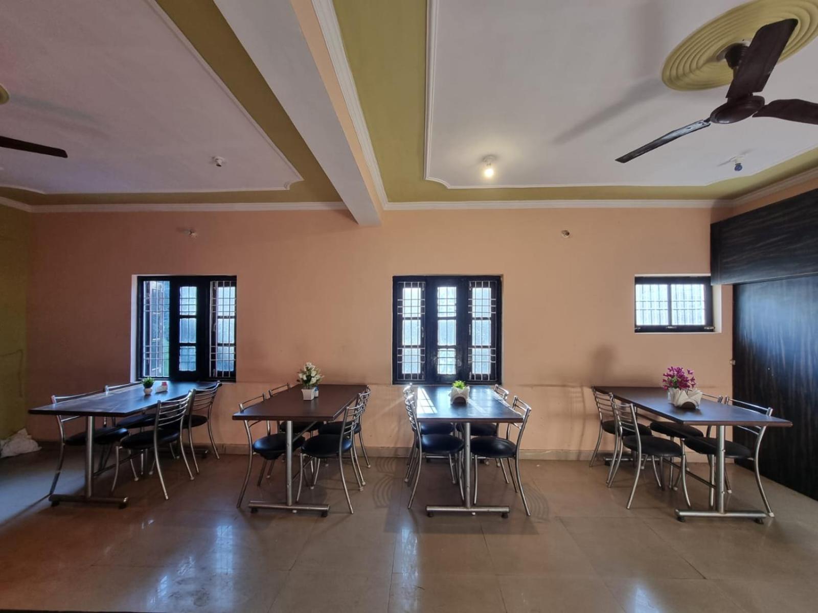 Hotel Stay Well Banikhet Bagian luar foto