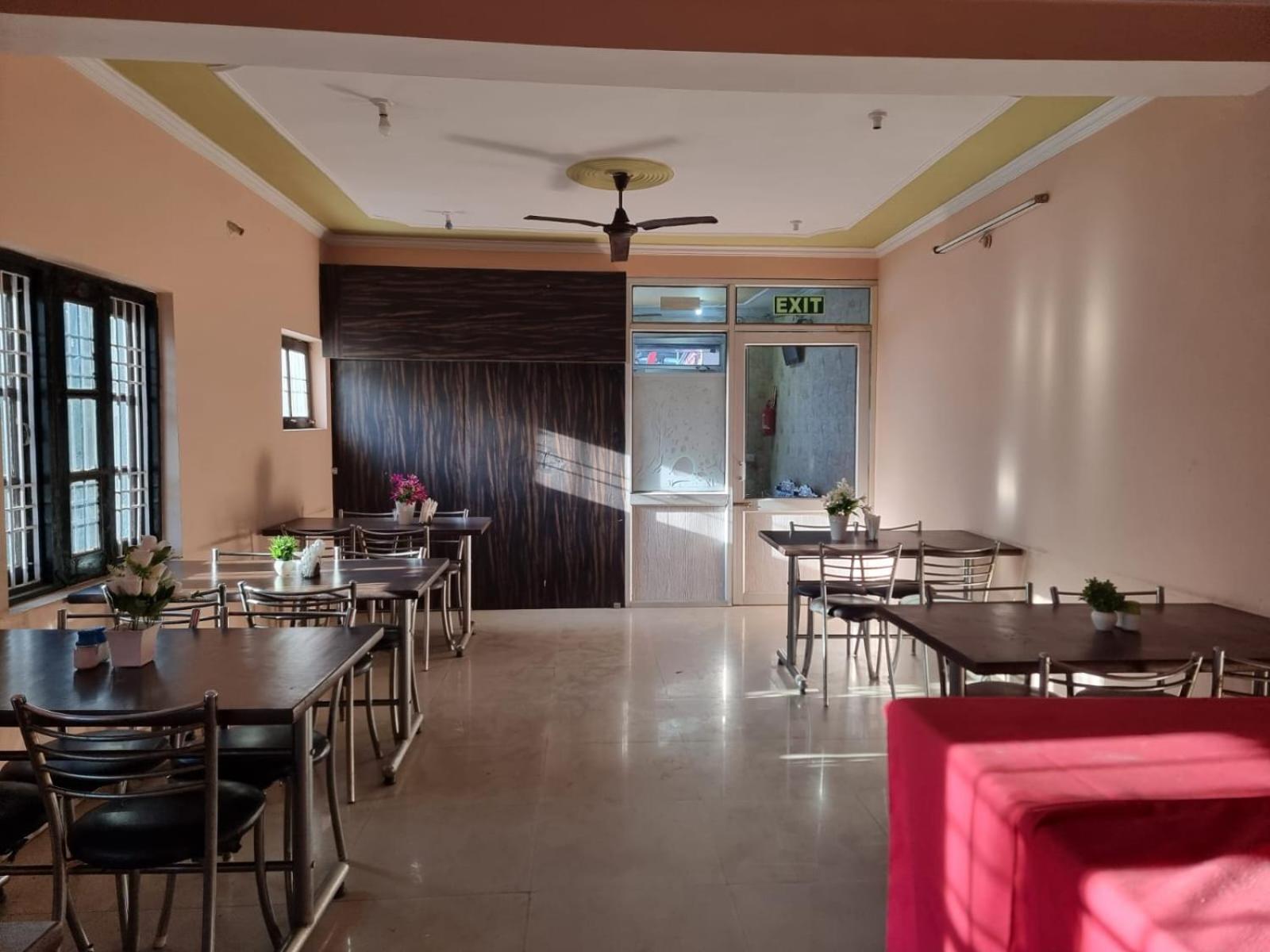 Hotel Stay Well Banikhet Bagian luar foto