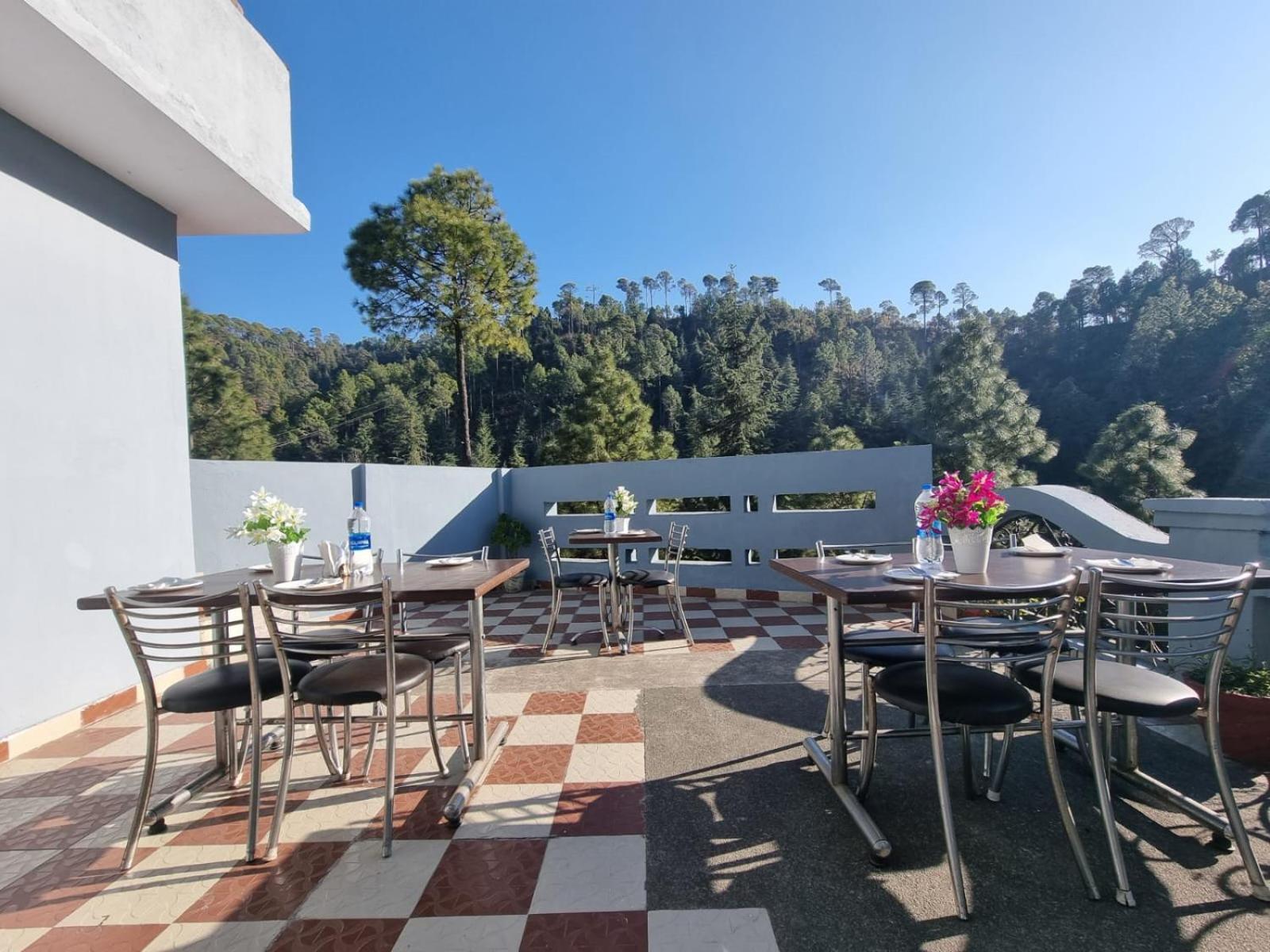 Hotel Stay Well Banikhet Bagian luar foto